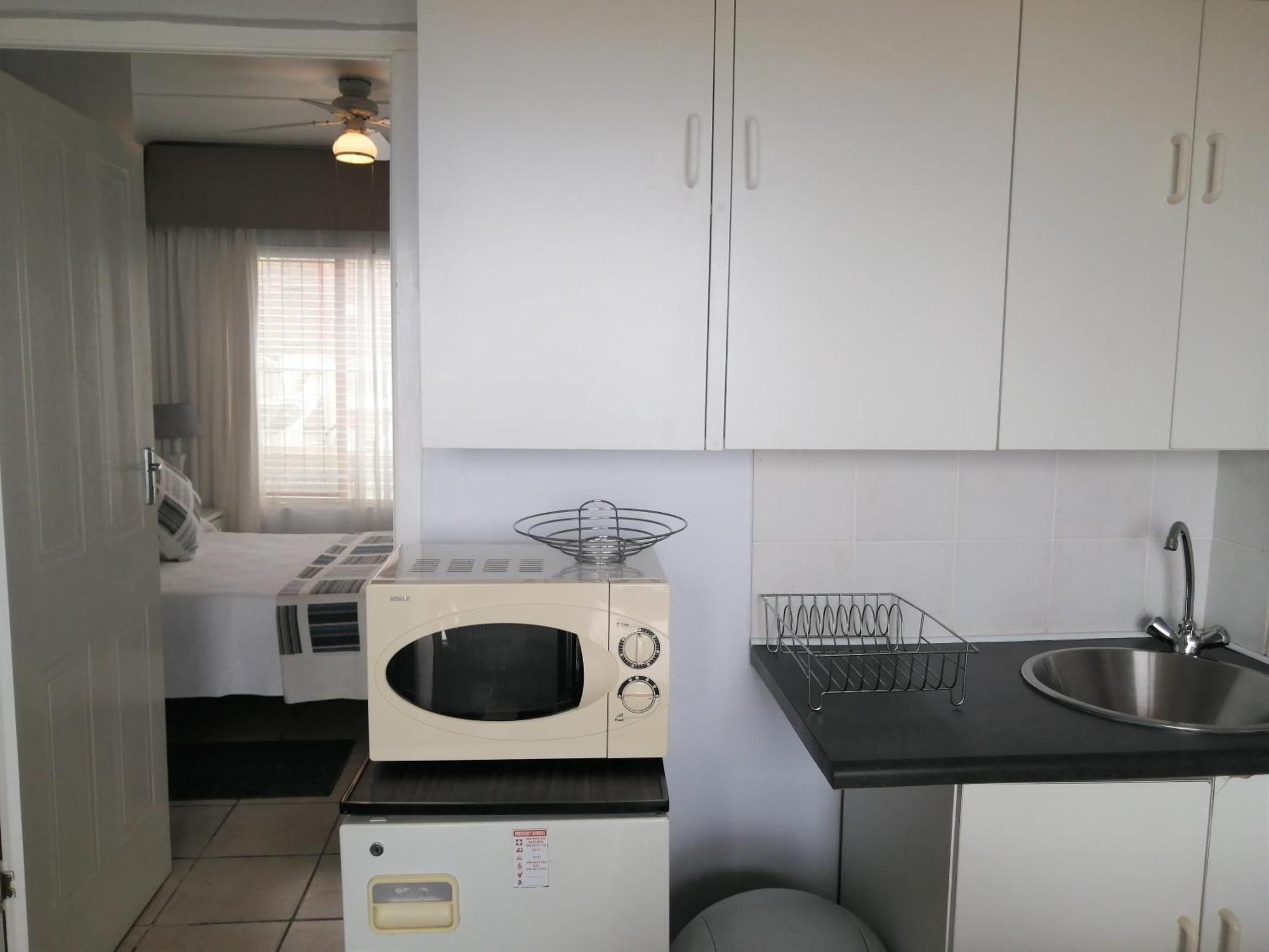 Amzee Bokmakierie Guest House Dana Bay Bilik gambar
