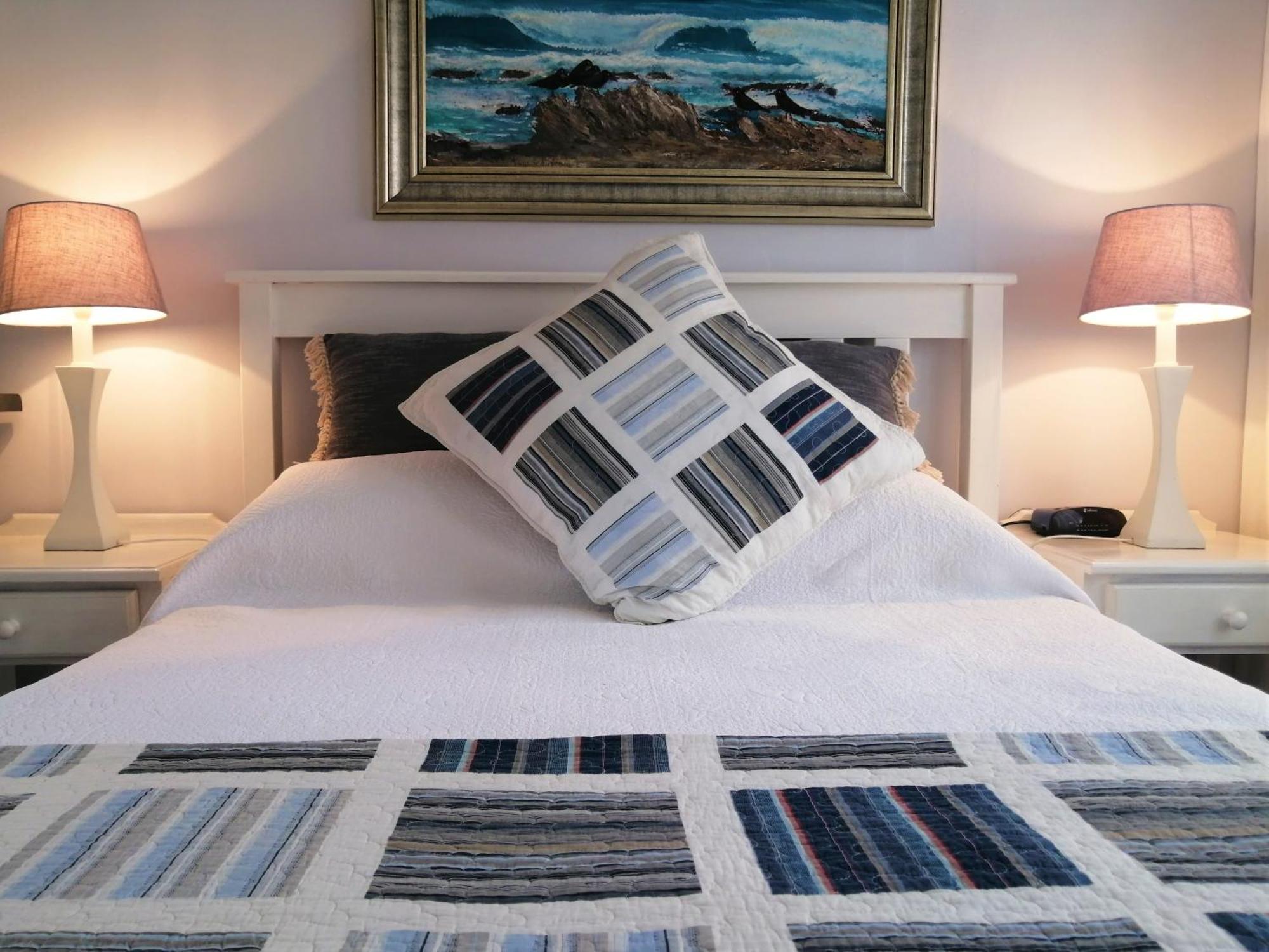 Amzee Bokmakierie Guest House Dana Bay Bilik gambar