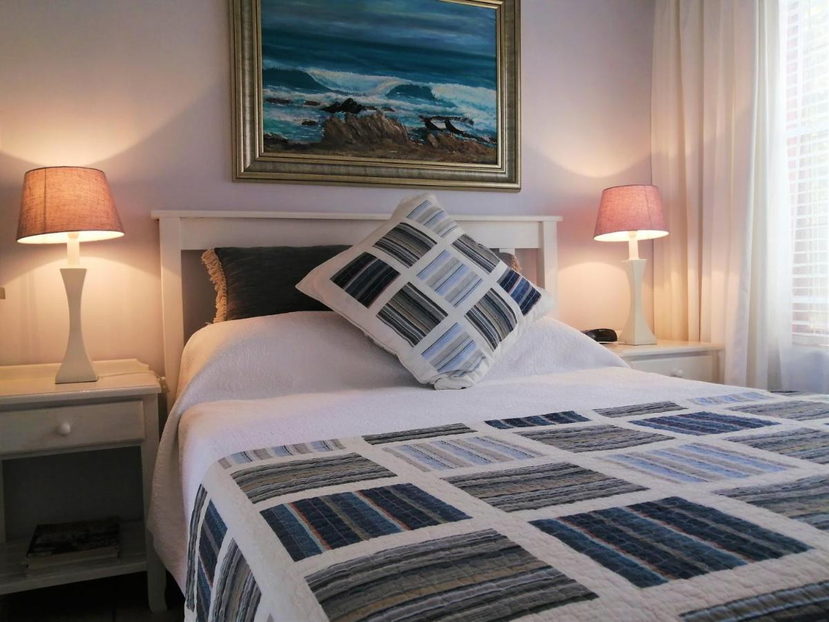 Amzee Bokmakierie Guest House Dana Bay Bilik gambar